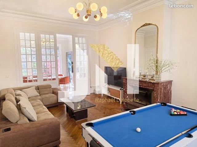 Maison 9 pièces 270 m²