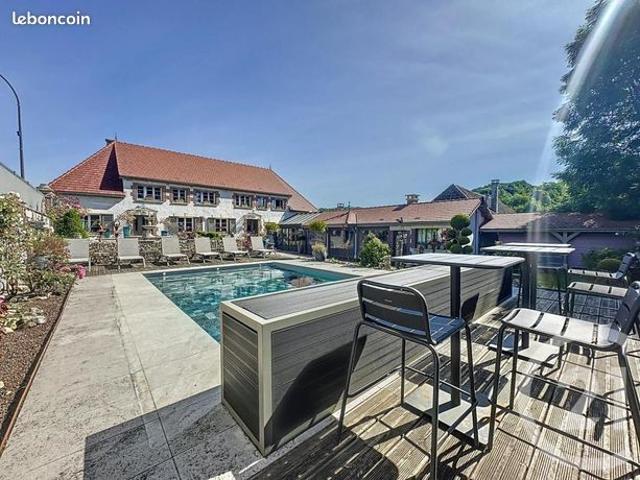 Maison 9 pièces 270 m²