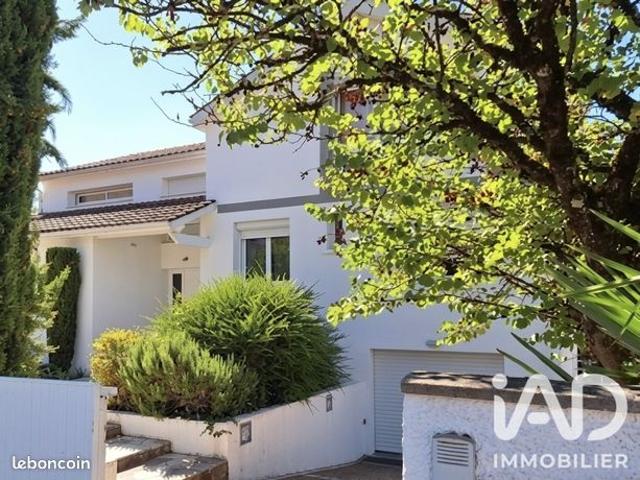 Maison 9 pièces 271 m²