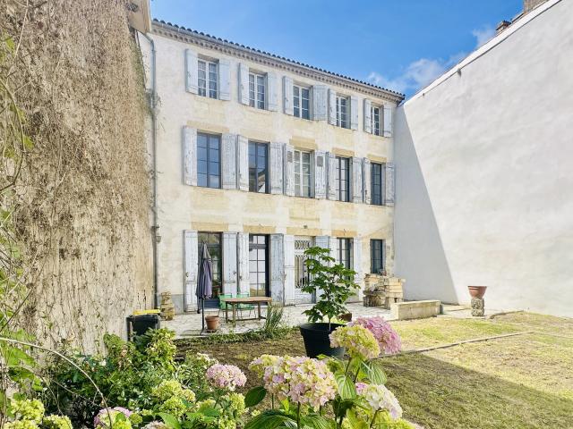Maison 9 pièces 272 m²