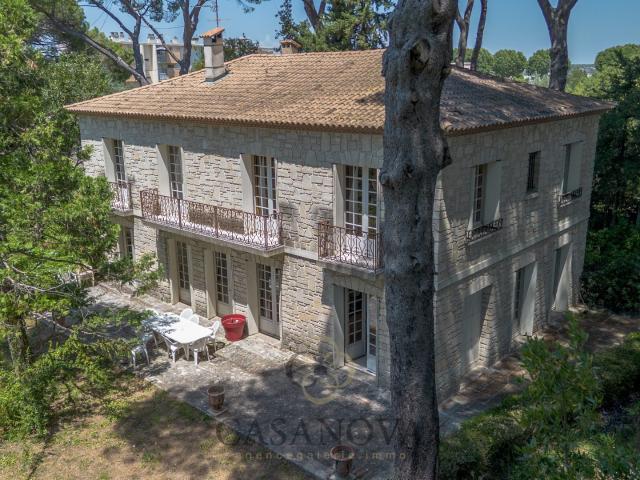 Maison 9 pièces 272 m²