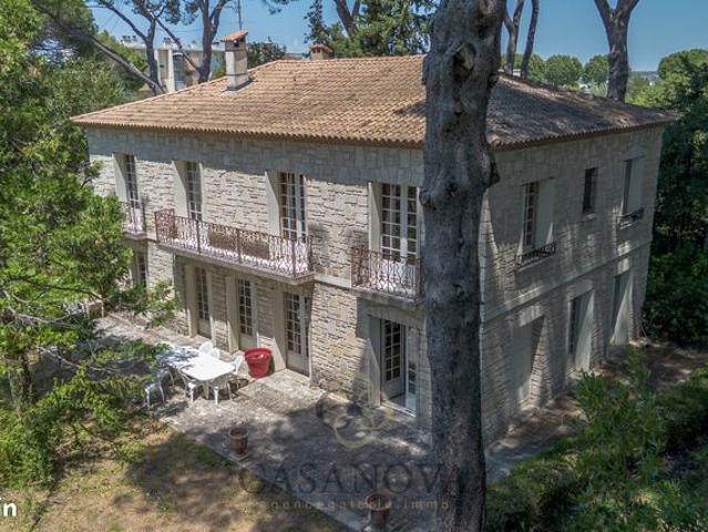 Maison 9 pièces 272 m²