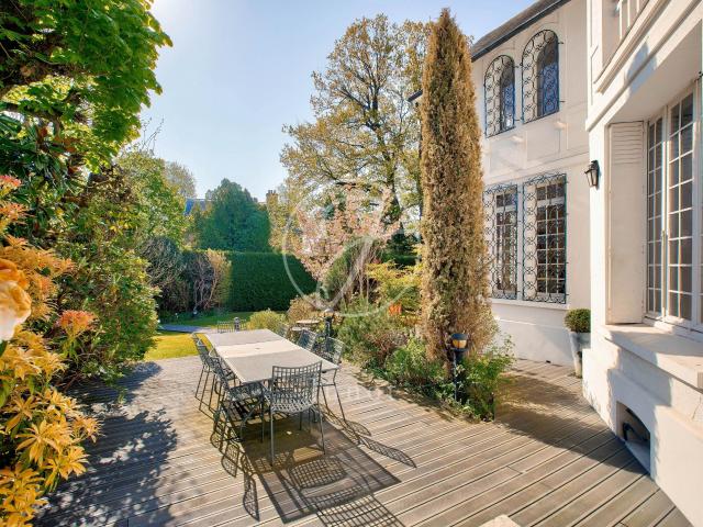 Maison 9 pièces 273 m²