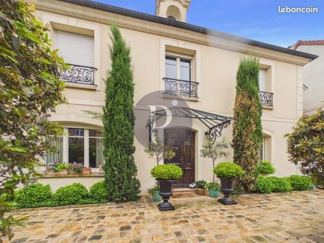 Maison 9 pièces 273 m²