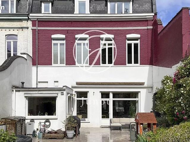 Maison 9 pièces 273 m²