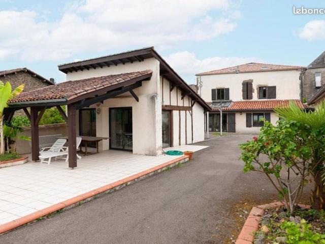 Maison 9 pièces 285 m²