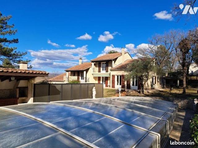 Maison 9 pièces 285 m²