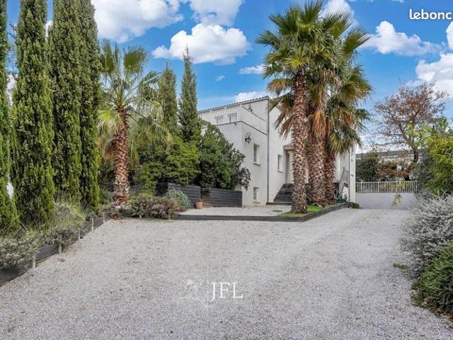 Maison 9 pièces 285 m²