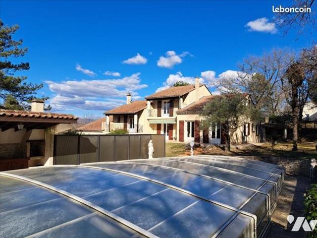 Maison 9 pièces 285 m²