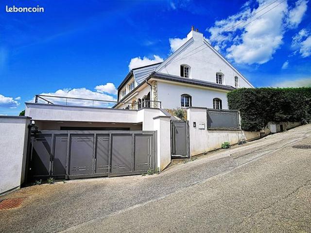 Maison 9 pièces 285 m²