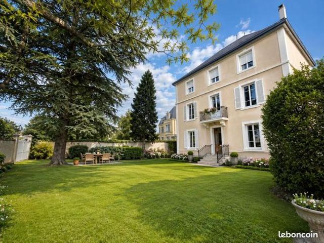 Maison 9 pièces 285 m²