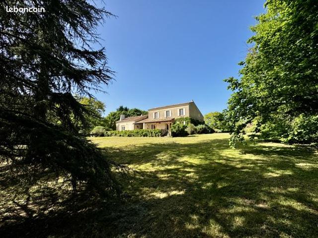 Maison 9 pièces 285 m²