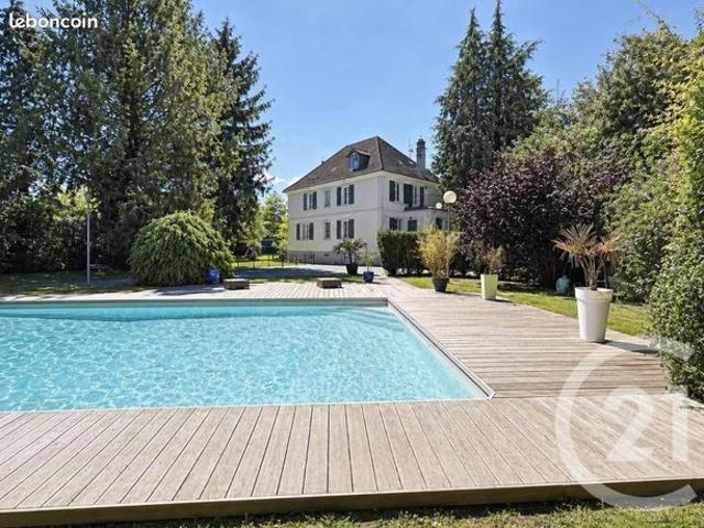 Maison 9 pièces 288 m²