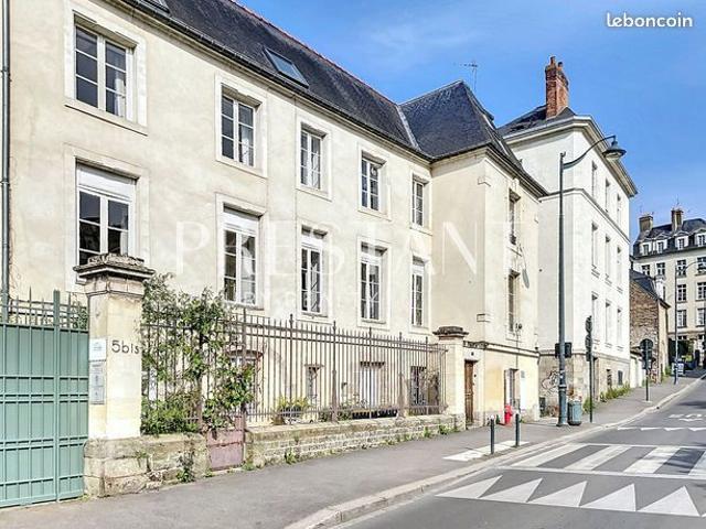 Maison 9 pièces 280 m²