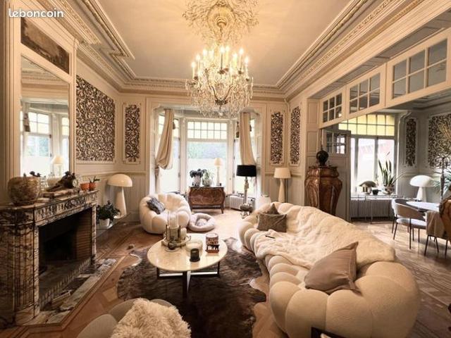Maison 9 pièces 280 m²