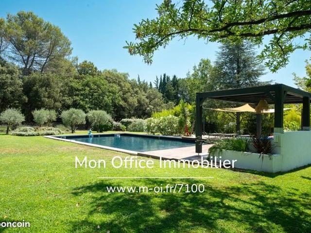 Maison 9 pièces 280 m²
