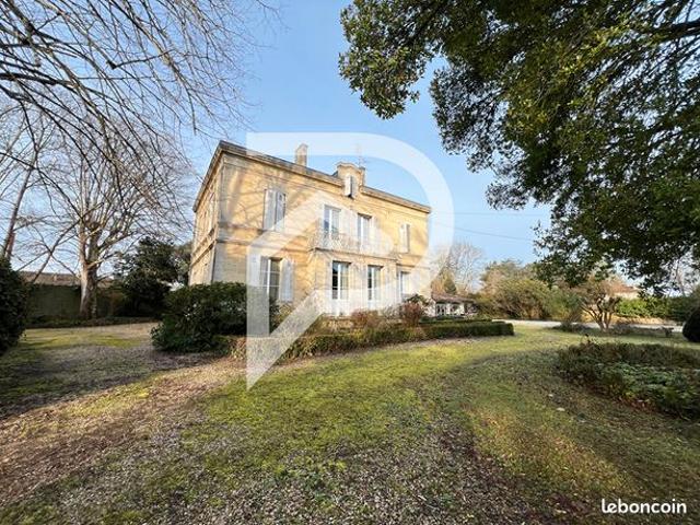 Maison 9 pièces 280 m²