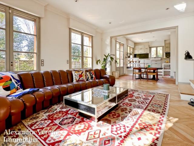 Maison 9 pièces 280 m²