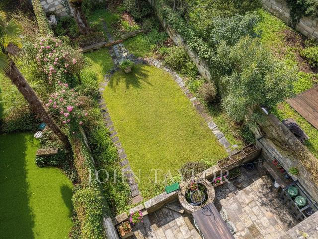 Maison 9 pièces 290 m²