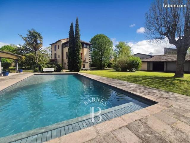 Maison 9 pièces 280 m²
