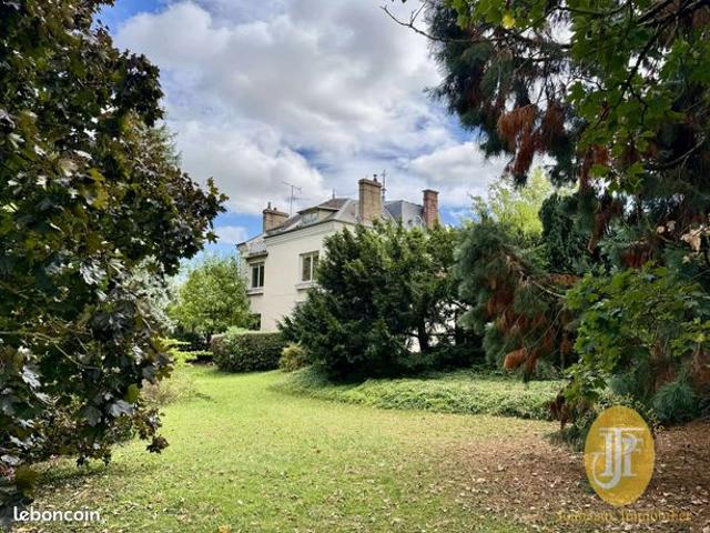 Maison 9 pièces 280 m²