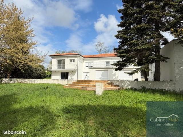 Maison 9 pièces 280 m²