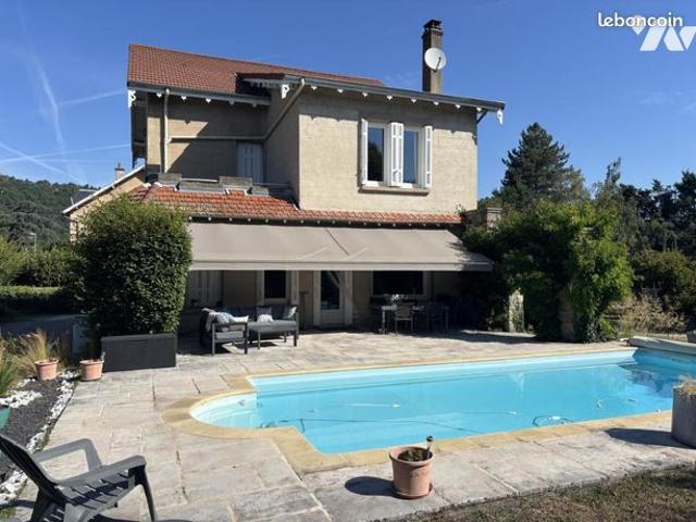 Maison 9 pièces 280 m²