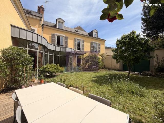 Maison 9 pièces 280 m²