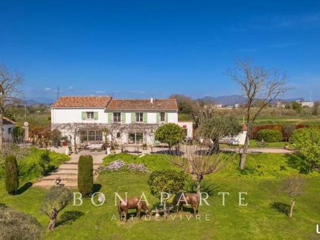 Maison 9 pièces 280 m²