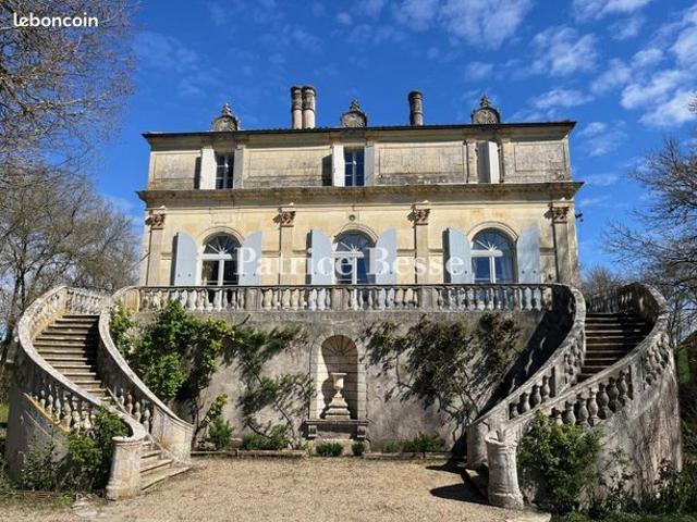 Maison 9 pièces 280 m²