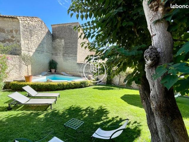 Maison 9 pièces 280 m²