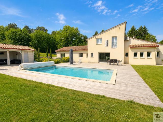 Maison 9 pièces 280 m²