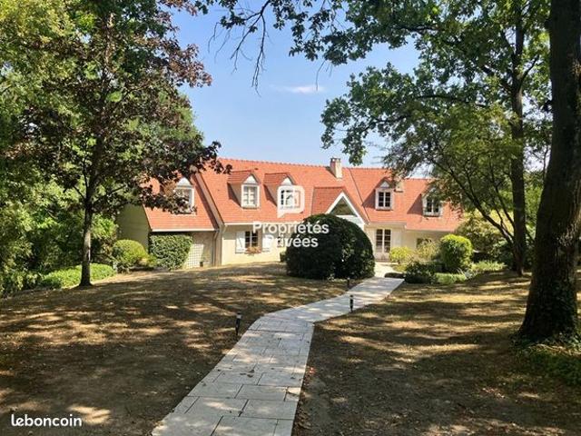 Maison 9 pièces 280 m²