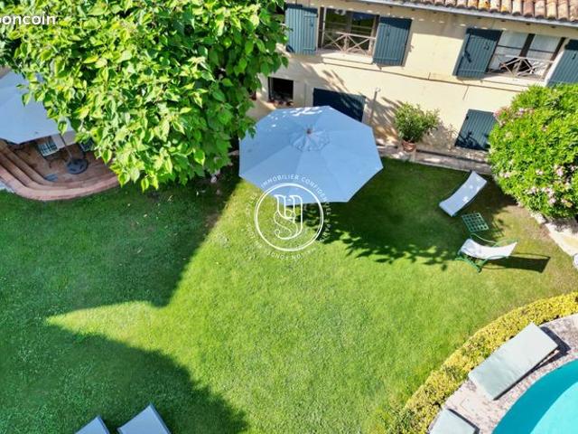 Maison 9 pièces 280 m²