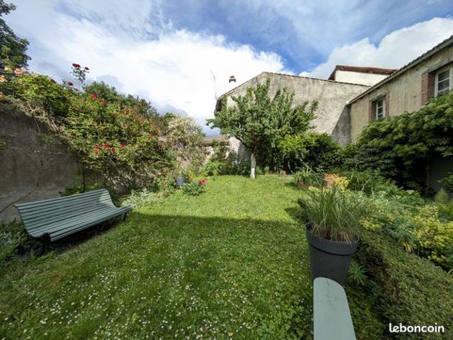 Maison 9 pièces 280 m²