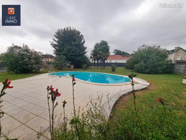 Maison 9 pièces 282 m²