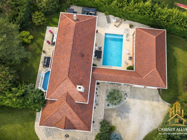 Maison 9 pièces 282 m²