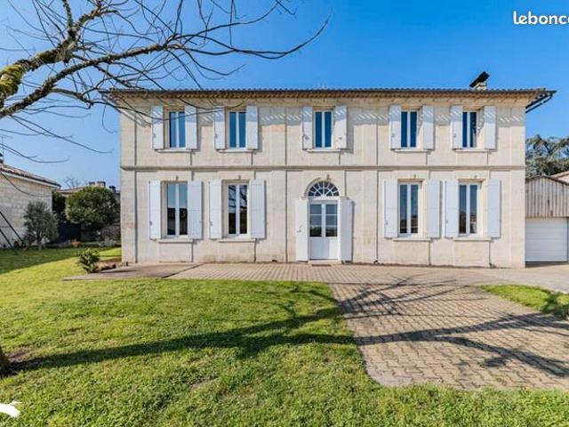 Maison 9 pièces 283 m²