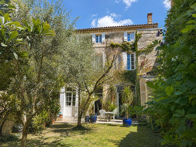 Maison 9 pièces 296 m²