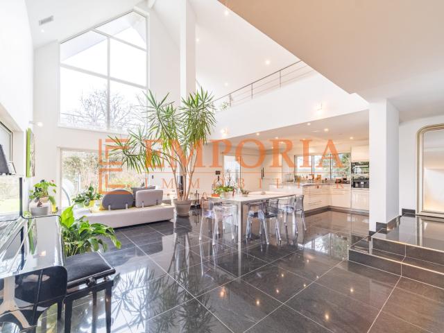 Maison 9 pièces 297 m²
