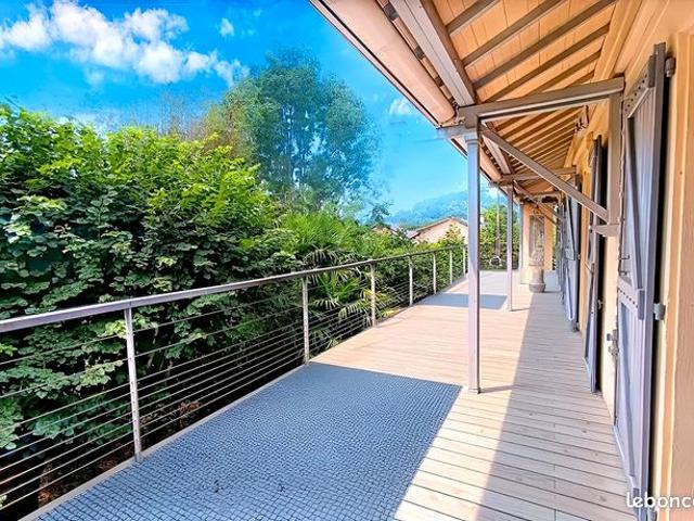 Maison 9 pièces 298 m²
