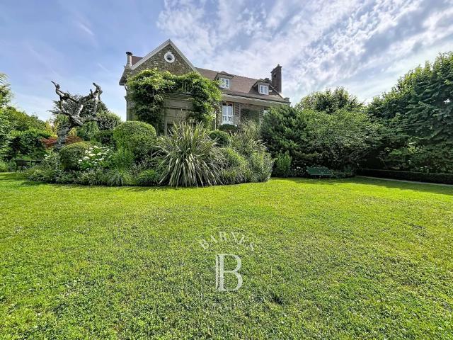 Maison 9 pièces 298 m²