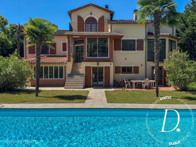 Maison 9 pièces 298 m²