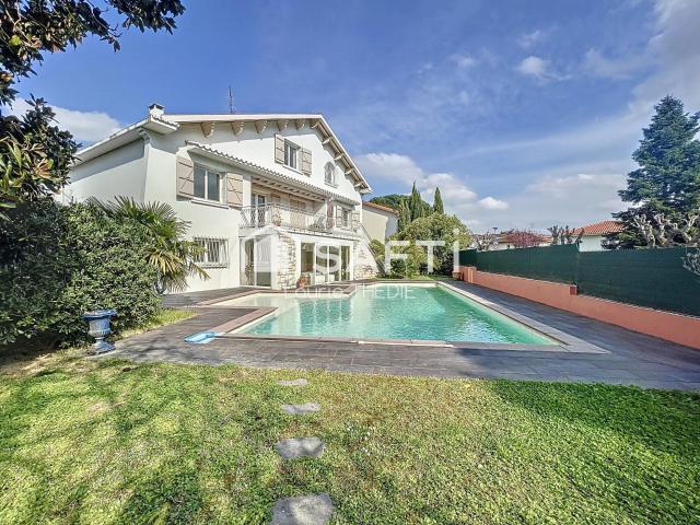 Maison 9 pièces 290 m²