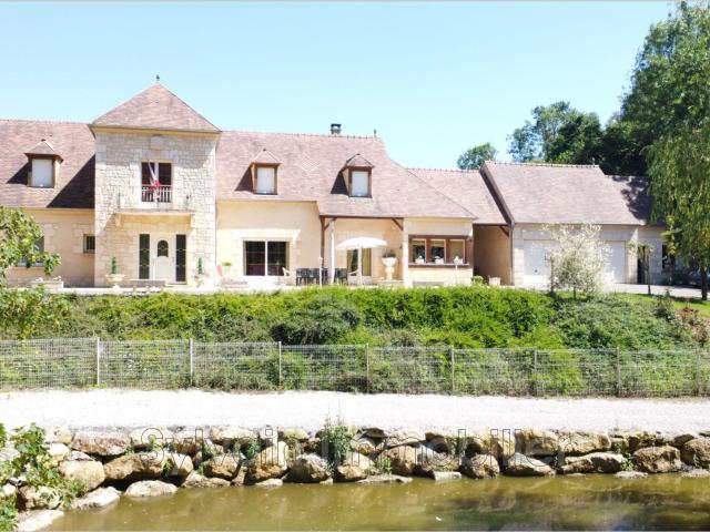 Maison 9 pièces 290 m²