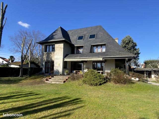 Maison 9 pièces 290 m²