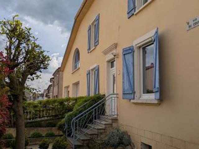 Maison 9 pièces 304 m²
