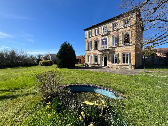 Maison 9 pièces 304 m²