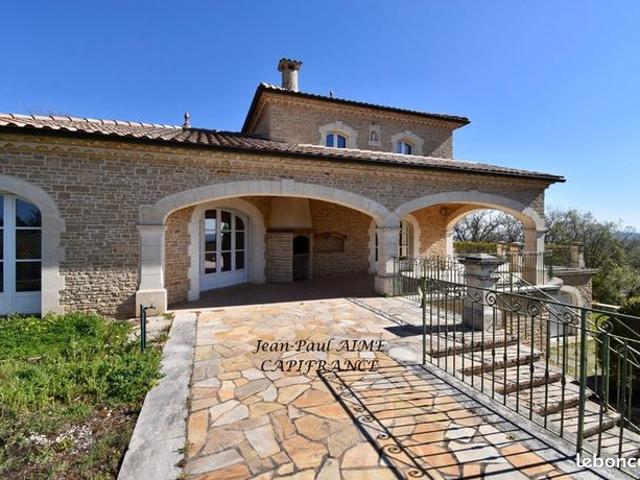Maison 9 pièces 304 m²