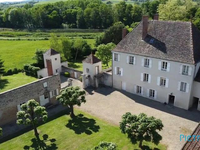 Maison 9 pièces 305 m²